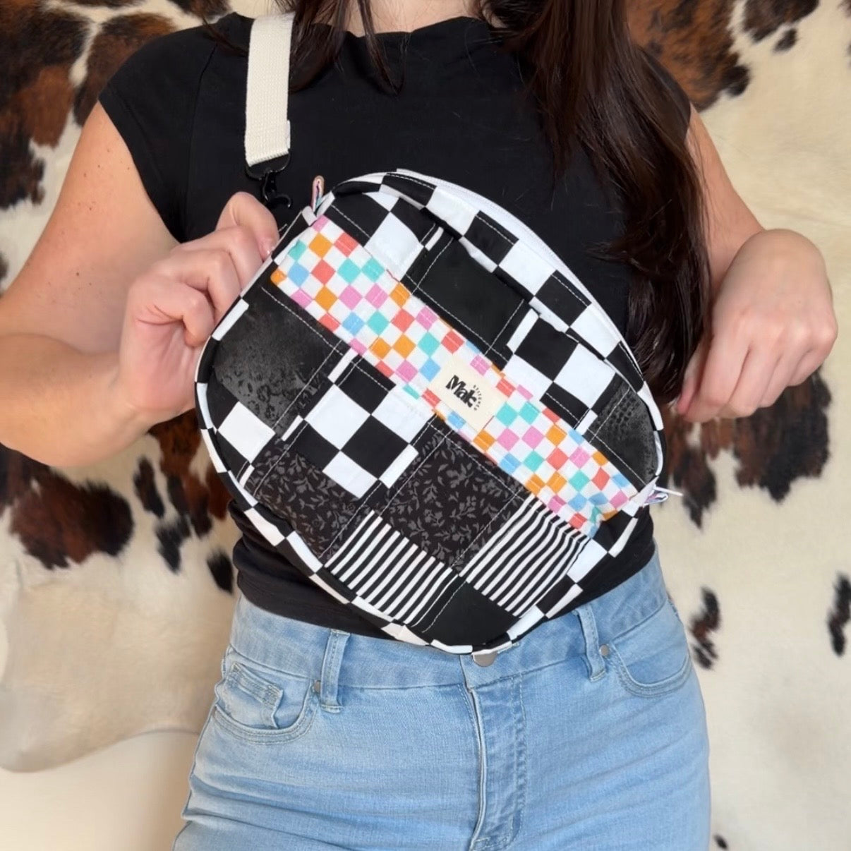 Hole-shot Crossbody